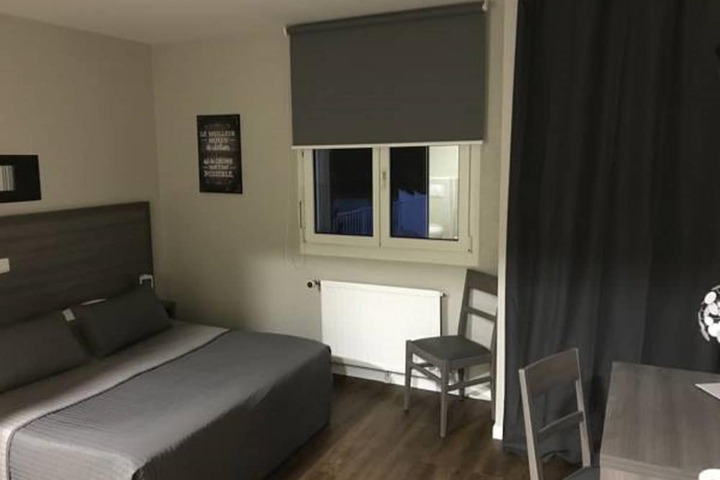 Room 9 of 50