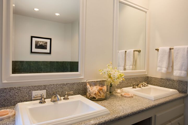 Bathroom sink