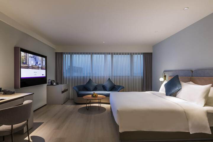 Room 27 of 52