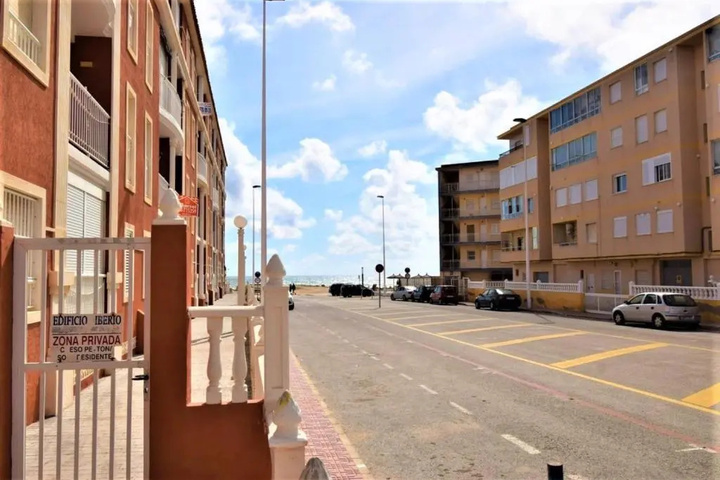 Exterior of 33 Beach Terrace - Alicante Real Estate