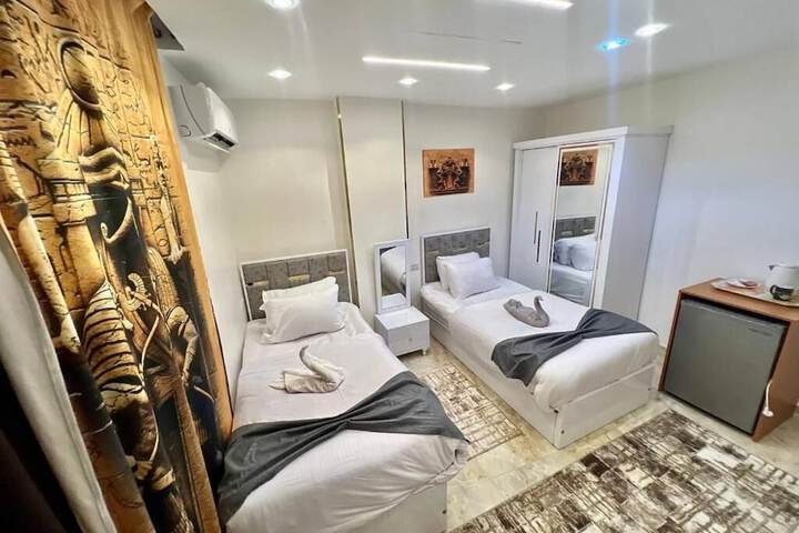 Room 53 of 102
