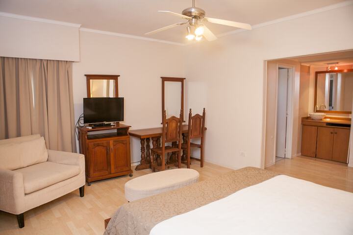 Room 4 of 33
