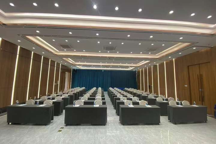 Business Center 38 of 56