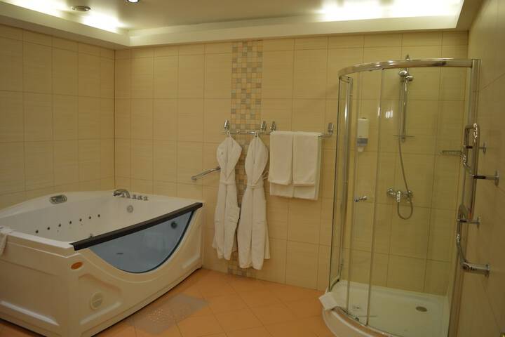 Room 14 of 33