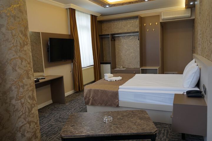 Room 16 of 32
