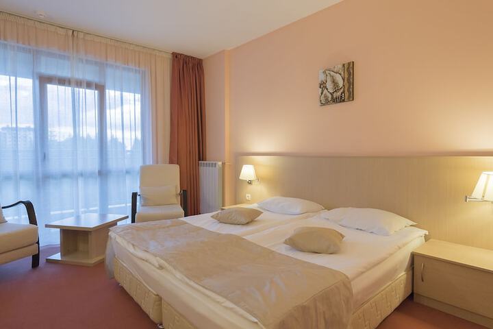 Room 13 of 48