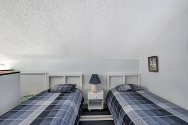 Room 229 of 984