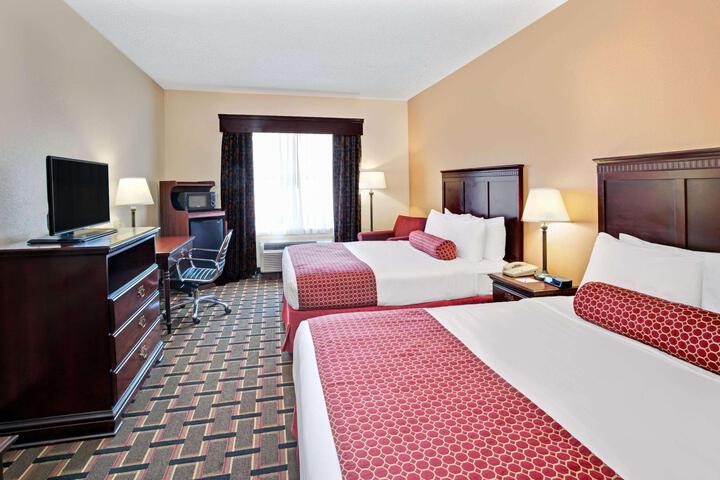1 King Bed (5 of 22)