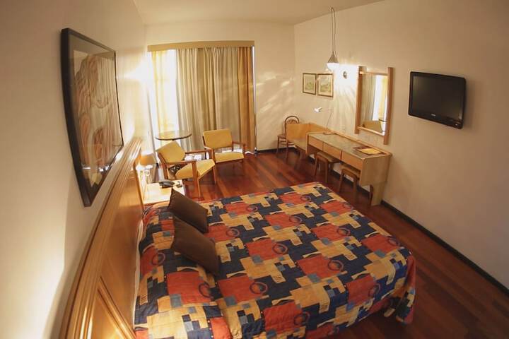 Room 42 of 103