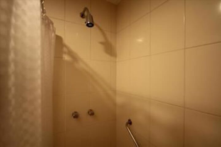 Room 6 of 32