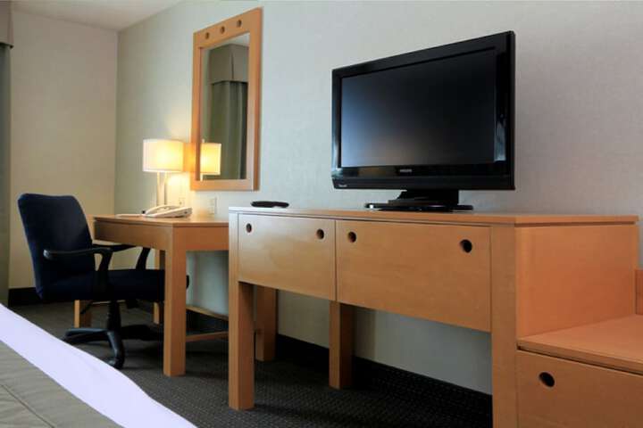 Room 10 of 50