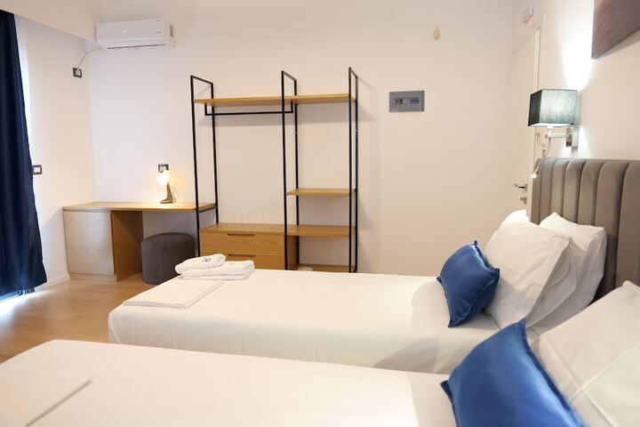 Room 17 of 46