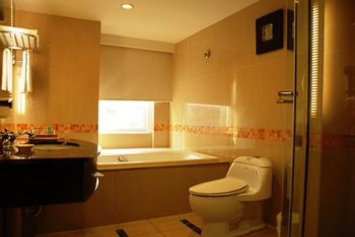 Room 4 of 82