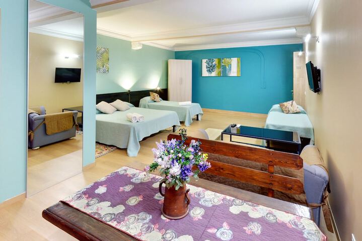 Room 27 of 81