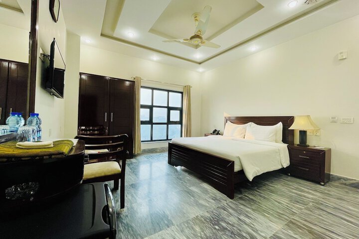 Room 13 of 22