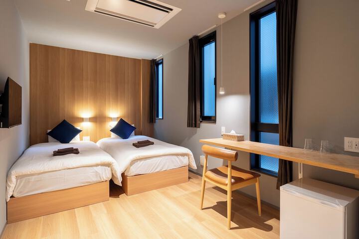 Room 4 of 14