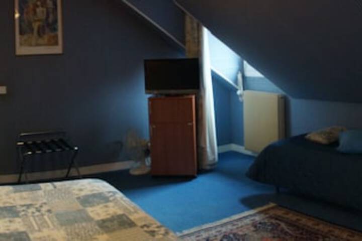 Room 9 of 38
