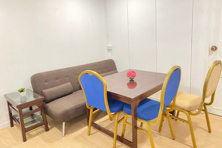 Room 13 of 18