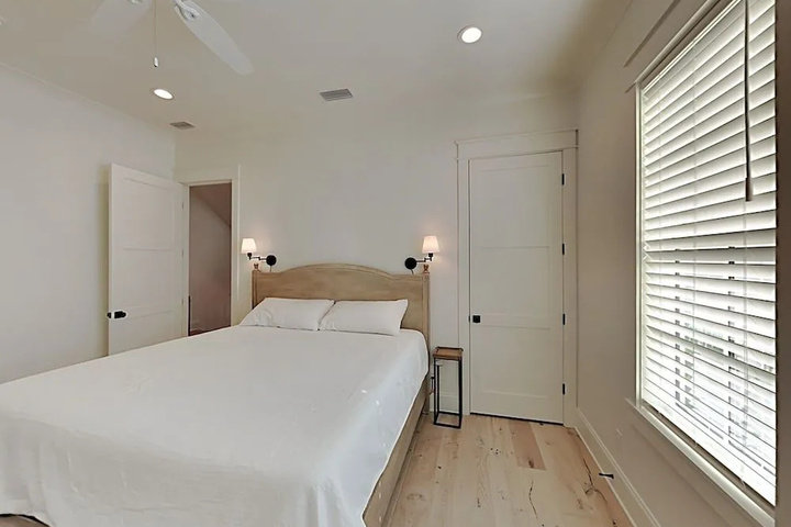 Room 6 of 19