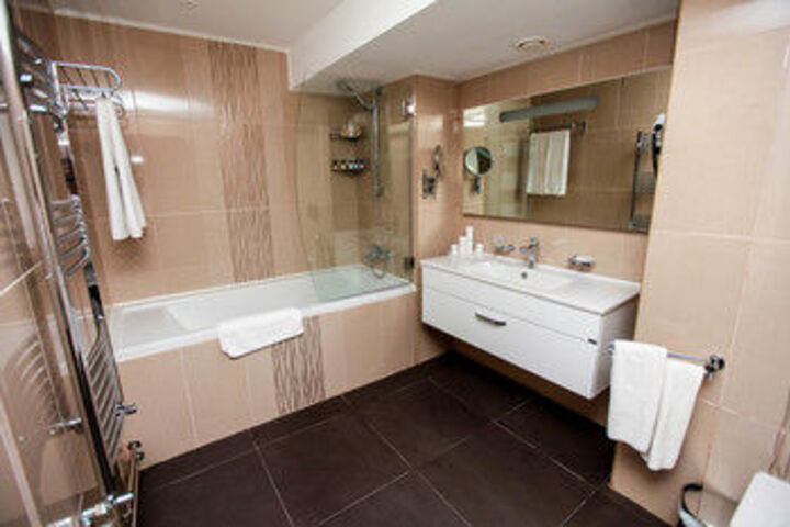 Room 2 of 75