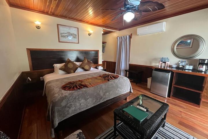 Room 27 of 272