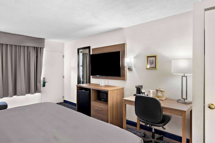 Room 17 of 41