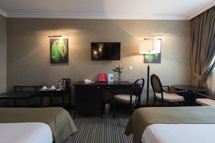 Room 18 of 90