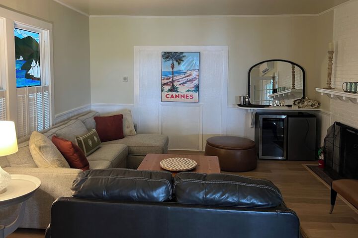 Lounge 138 of 182