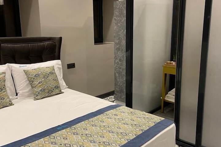 Room 4 of 20