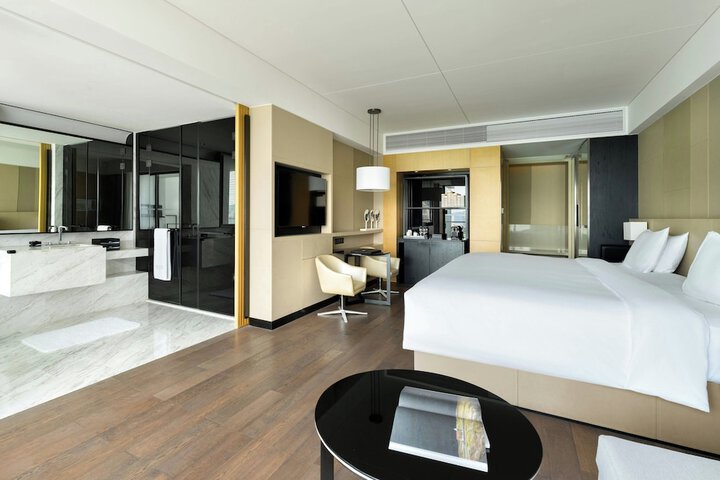 Room 44 of 126