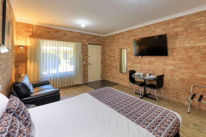 Room 2 of 50