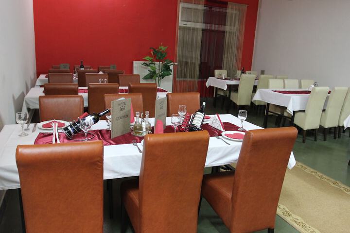 Dining 41 of 58
