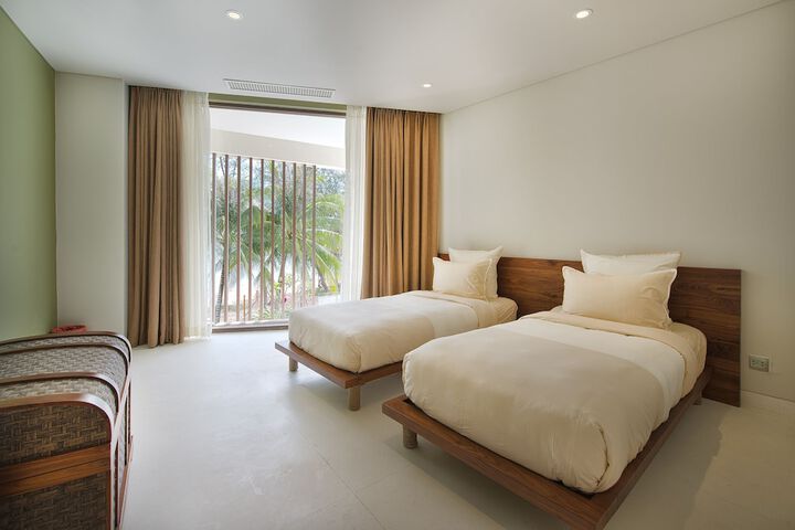 Room 8 of 114