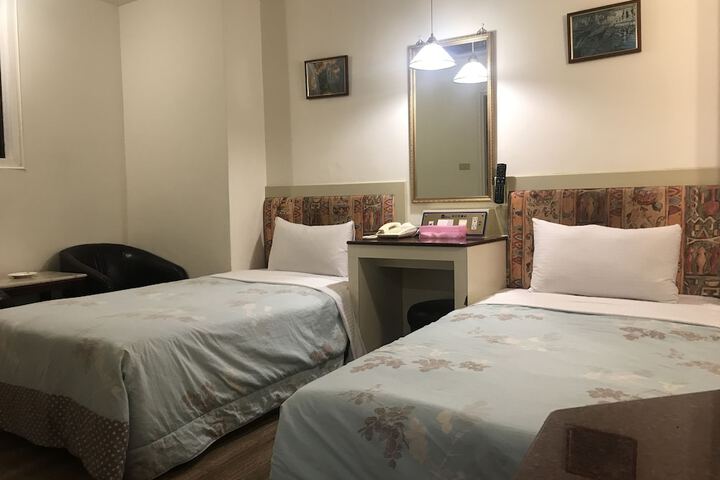 Room 4 of 27