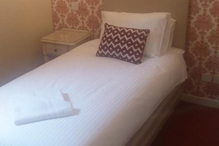 Room 9 of 18