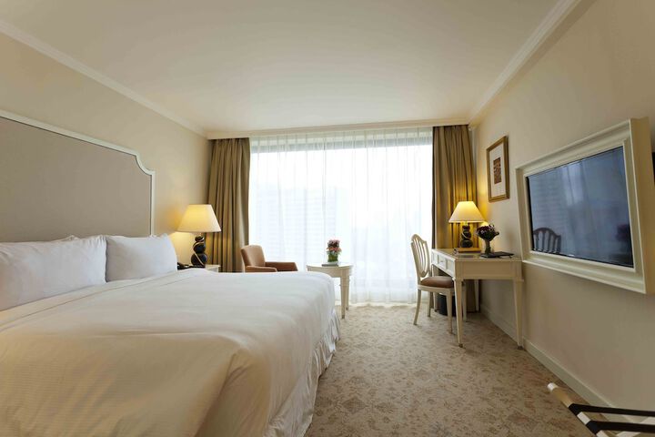 Room 32 of 80