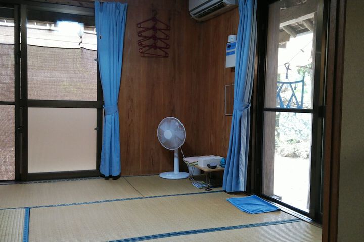 Room 2 of 18