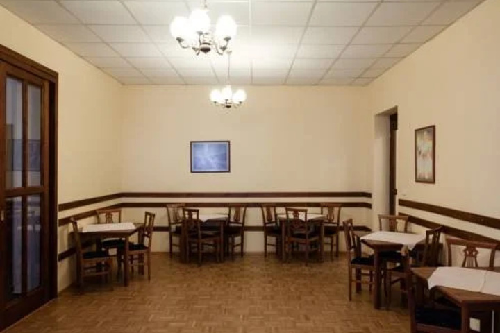 Dining 11 of 13