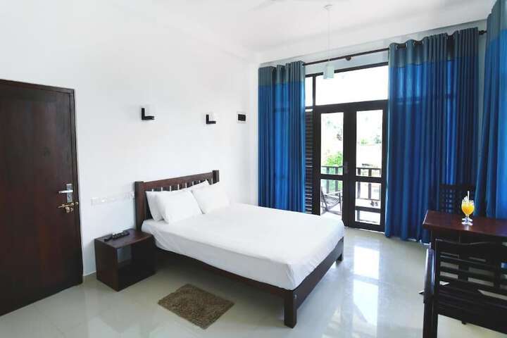 Room 6 of 18