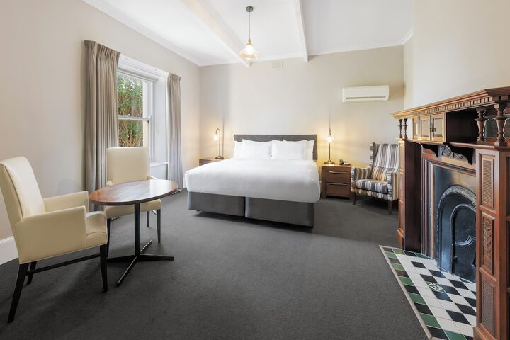 Room 32 of 74
