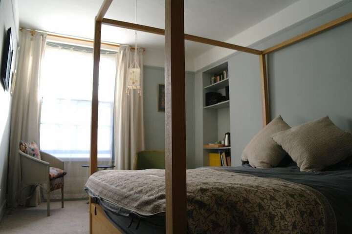 Room 4 of 8