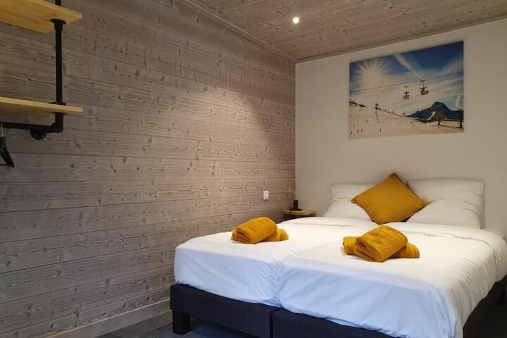 Room 4 of 20
