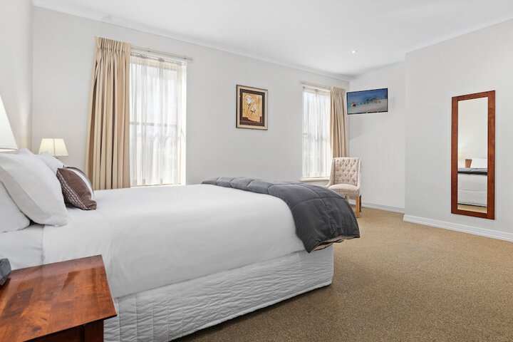 Room 8 of 24