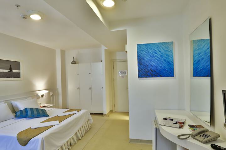 Room 52 of 91