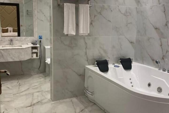 Room 4 of 28