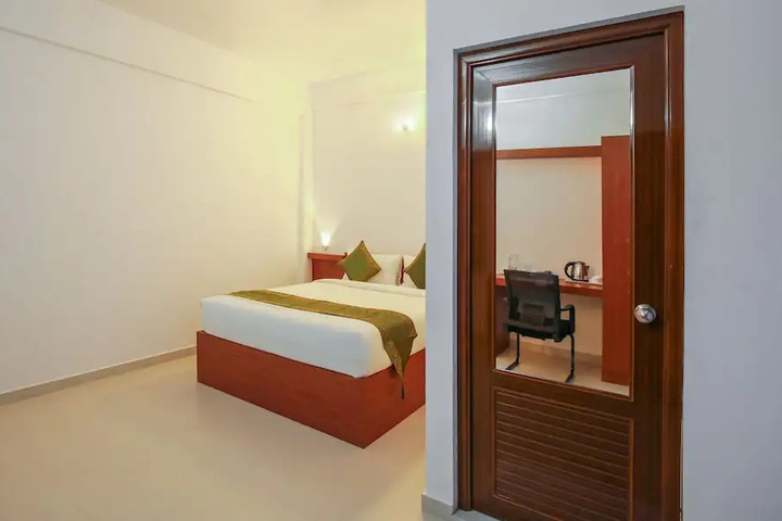 Room 6 of 13