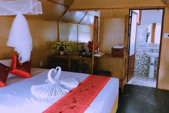Room 32 of 46