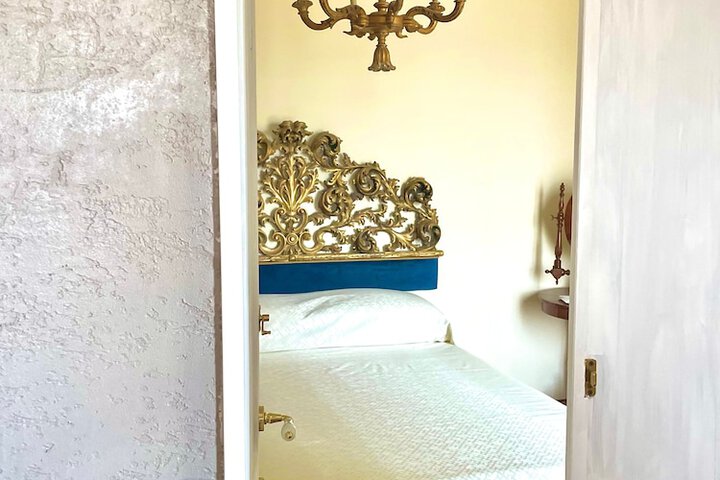 Room 42 of 98