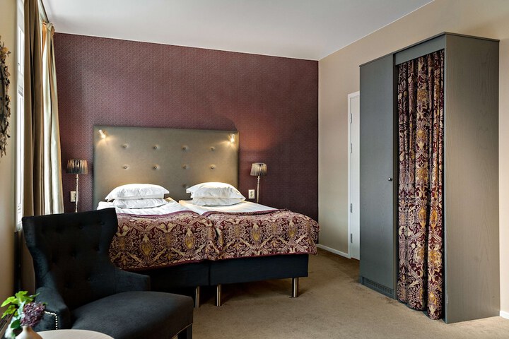 Room 33 of 57