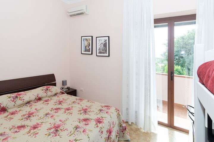 Room 9 of 29